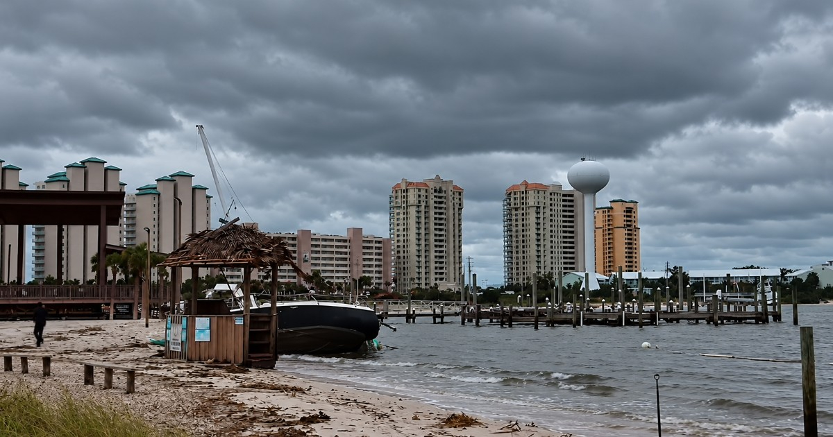 Florida: Santa Rosa Lifts Evacuation Orders but Advises Against Returning to Navarre Beach Just Yet