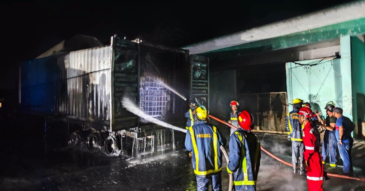 Cuban Firefighters Warn Against Storing Fuel in Plastic Tanks After Recent Fire