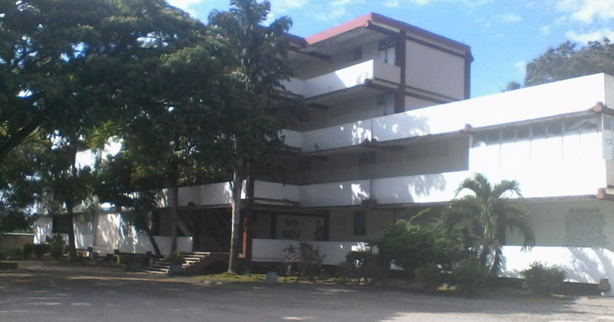 Over 20 Teenagers Hospitalized After Poisoning Incident at Contramaestre High School