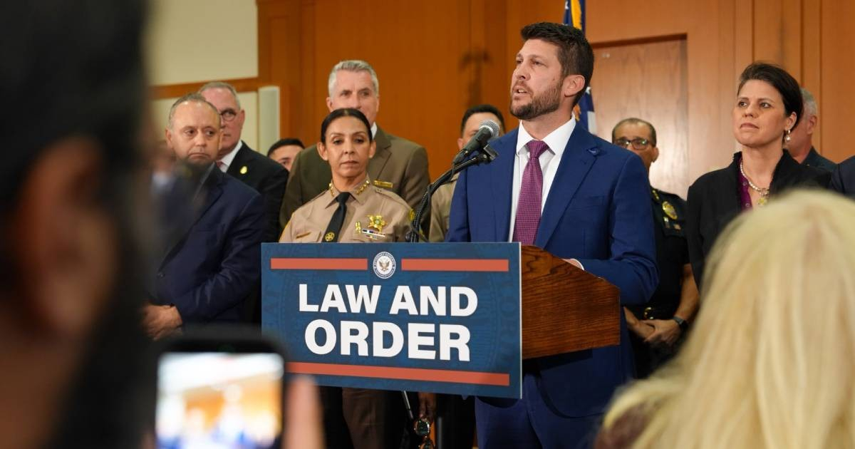 Florida Attorney General: "Cuba's Future Must Exclude the Castros"