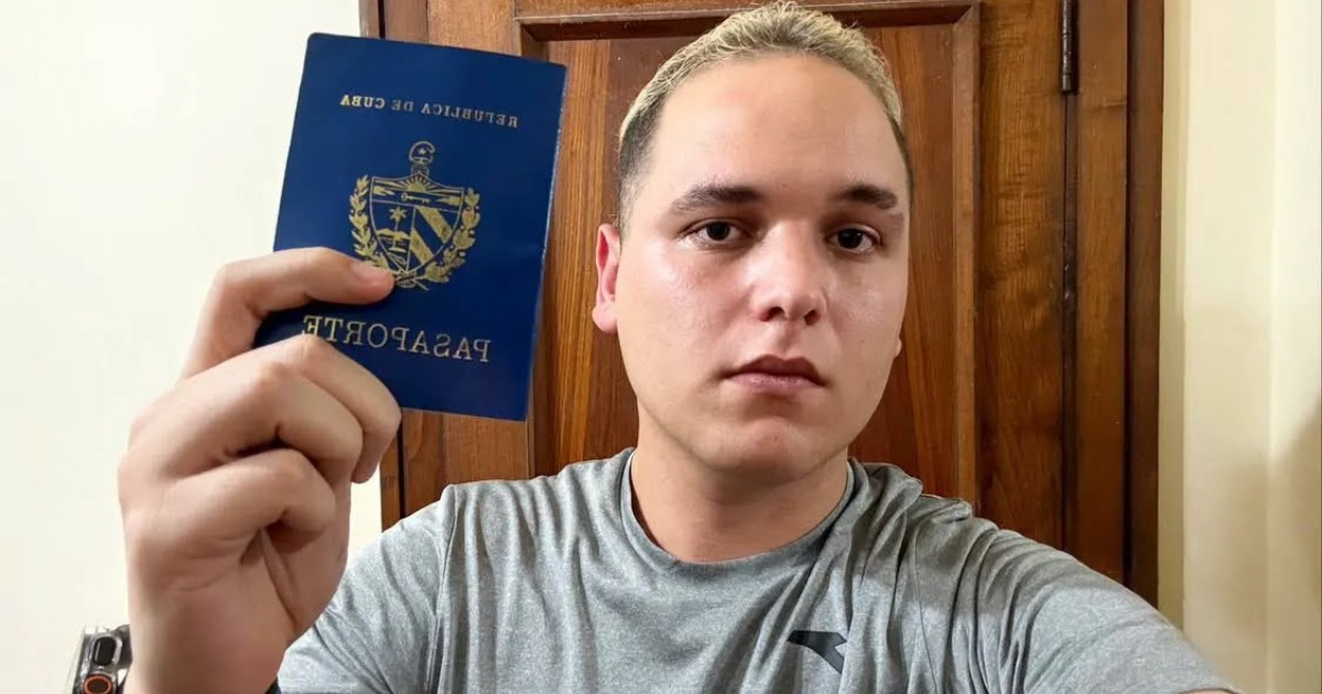 Cuban Consulate in Spain Refuses to Renew Activist Javier Larrea's Passport
