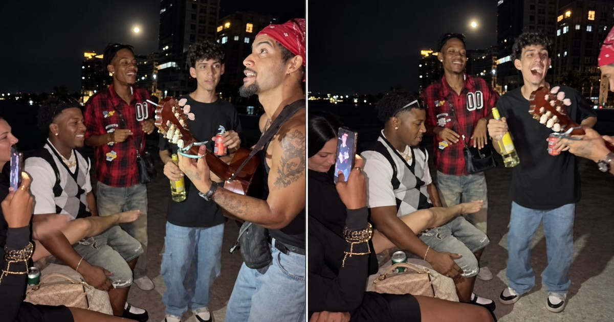 Nostalgia Reignited: A Nighttime Jam Session at Havana's Malecón