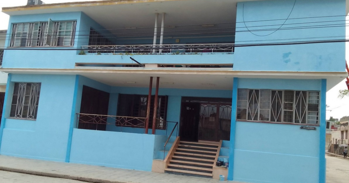 From Wedding Palace to Computer Club: The New Reality for Couples in Manzanillo