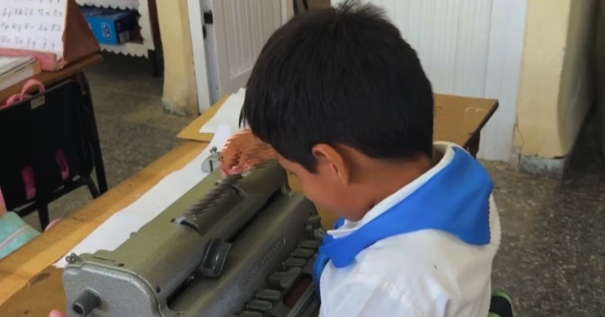 The Struggles of Blind Children in Havana: Coping with Blackouts and Lack of Braille Supplies