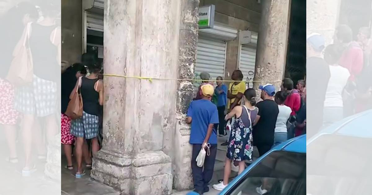 Was the Server Ever Down? A Havana Bank Resumes Service After Journalist's Arrival, Facebook Claims