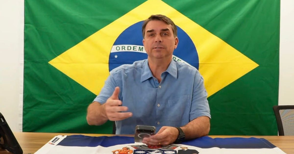 Flávio Bolsonaro Declares Himself "President-Elect" of Brazil from the U.S.