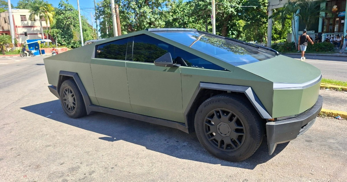 Tesla Cybertruck Spotted in Havana Sparks Debate: Is the Embargo Real?