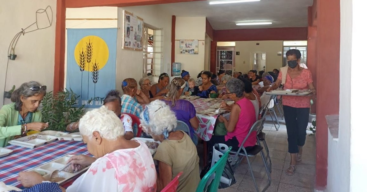 Baptist Church Provides Lunch for Elderly Cubans in Havana