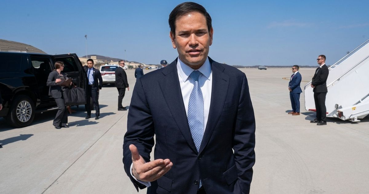 Marco Rubio Denies U.S. Involvement in Flávio Bolsonaro's Departure from Brazil
