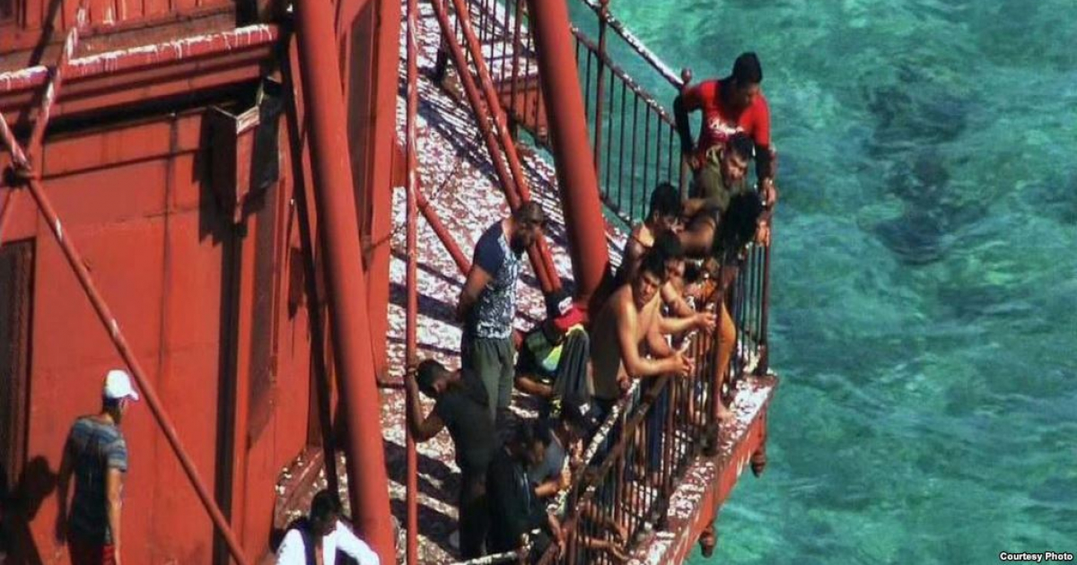 Balseros del Faro llegan a Australia © Screenshot/10News
