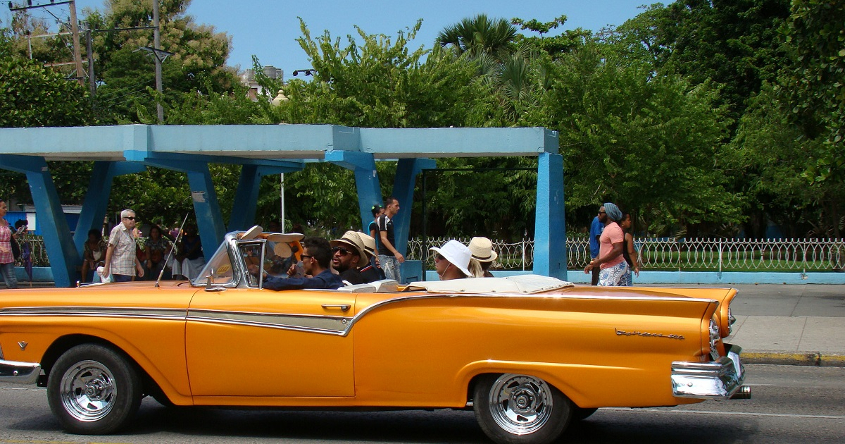 Turistas pasean por la Habana © Cibercuba