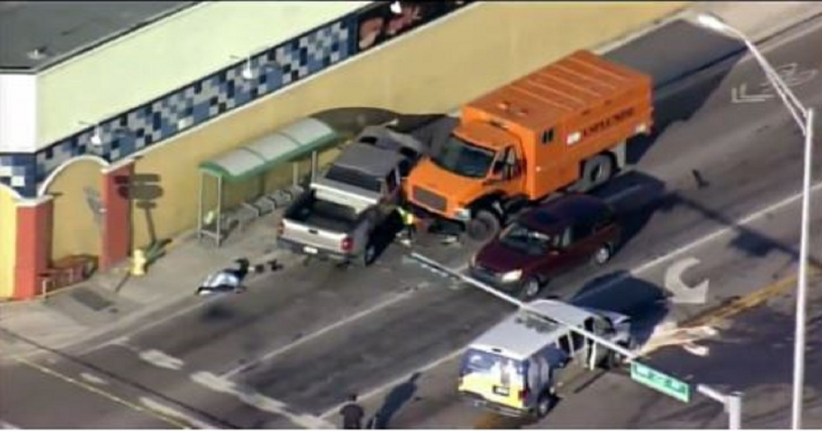 Accidente múltiple en Miami involucra 4 vehículos © Screenshot/7News