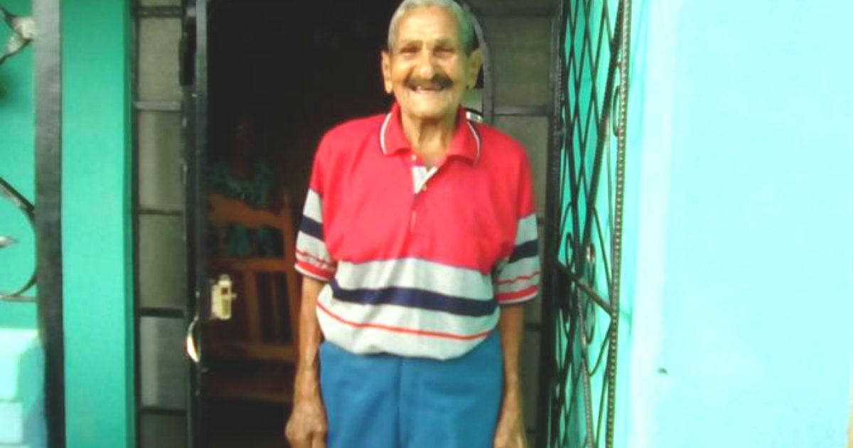 Abuelo cubano de 102 años. © Girón