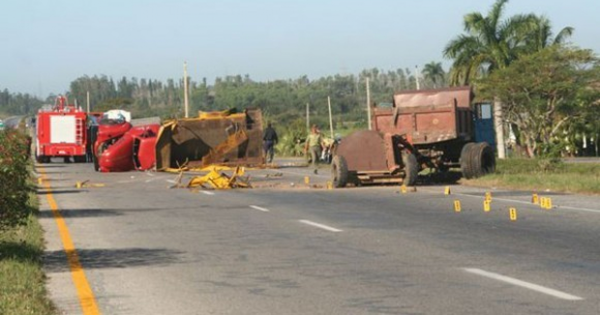 Camión volcado en una imagen de archivo de un accidente en Cuba © Cubadebate / Archivo
