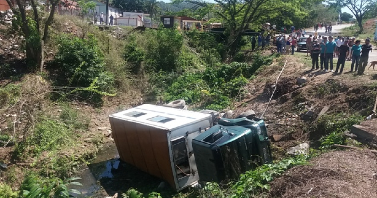 Accidente de tráfico en Pinar del Río © Radio Minas/ Yasiel Serrano Padrón