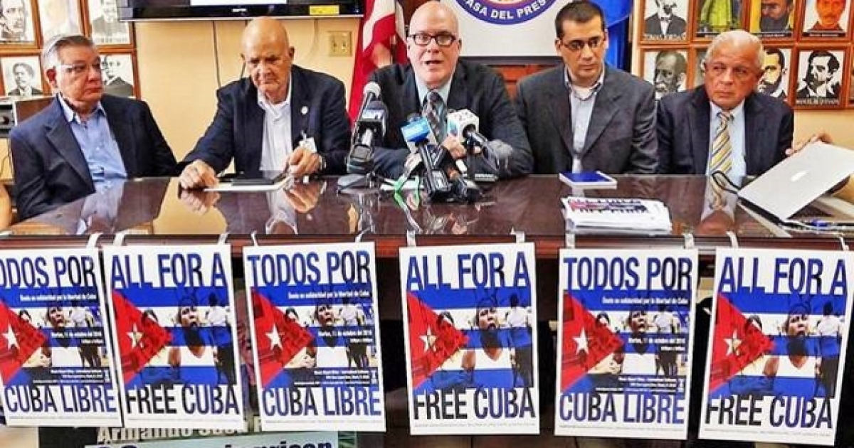 Disidentes cubanos durante el evento "Todos por Cuba Libre" © El Nuevo Herald / C.M. GUERRERO
