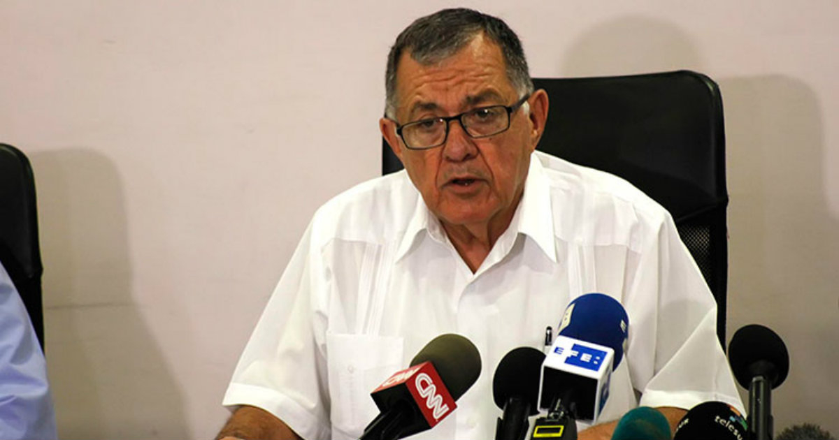 El ministro cubano de Transporte, Adel Yzquierdo, comparece ante los medios © Vanguardia