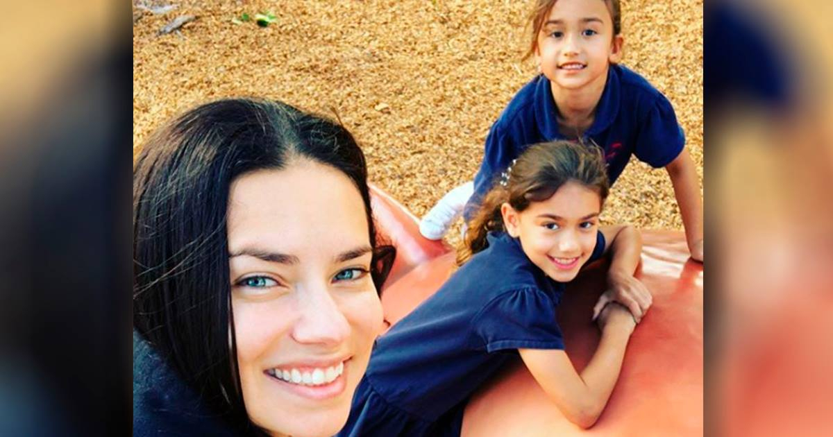 La modelo brasileña Adriana Lima junto a sus hijas Valeria y Sienna © Instagram/Adriana Lima
