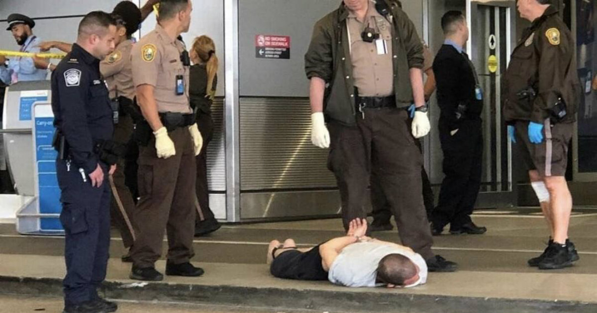 Detenido en el aeropuerto de Miami © CiberCuba