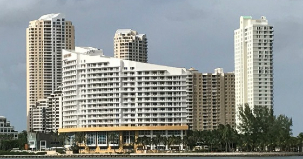 Bloque de apartamentos en la ciudad de Miami © Cibercuba / Archivo