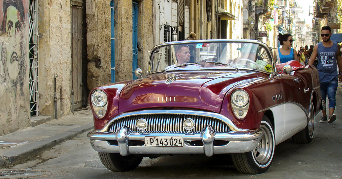 Almendrón en La Habana © CiberCuba
