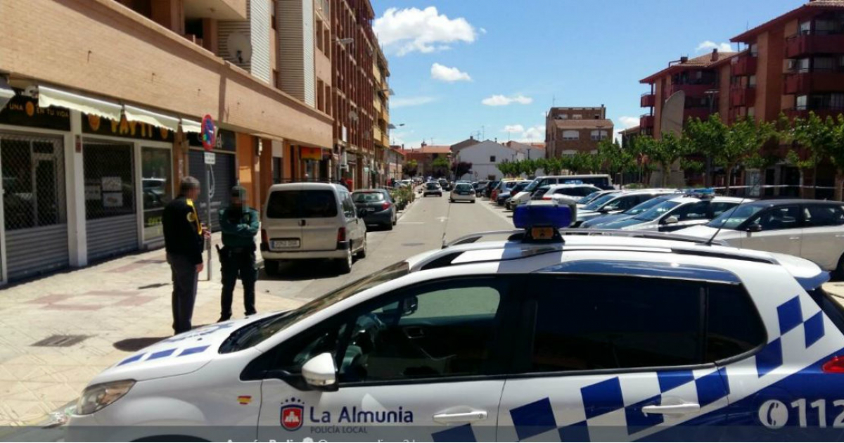 Policía en los alrededores de los Juzgados de Almunia (Zaragoza) © Twitter/ Aragón Radio