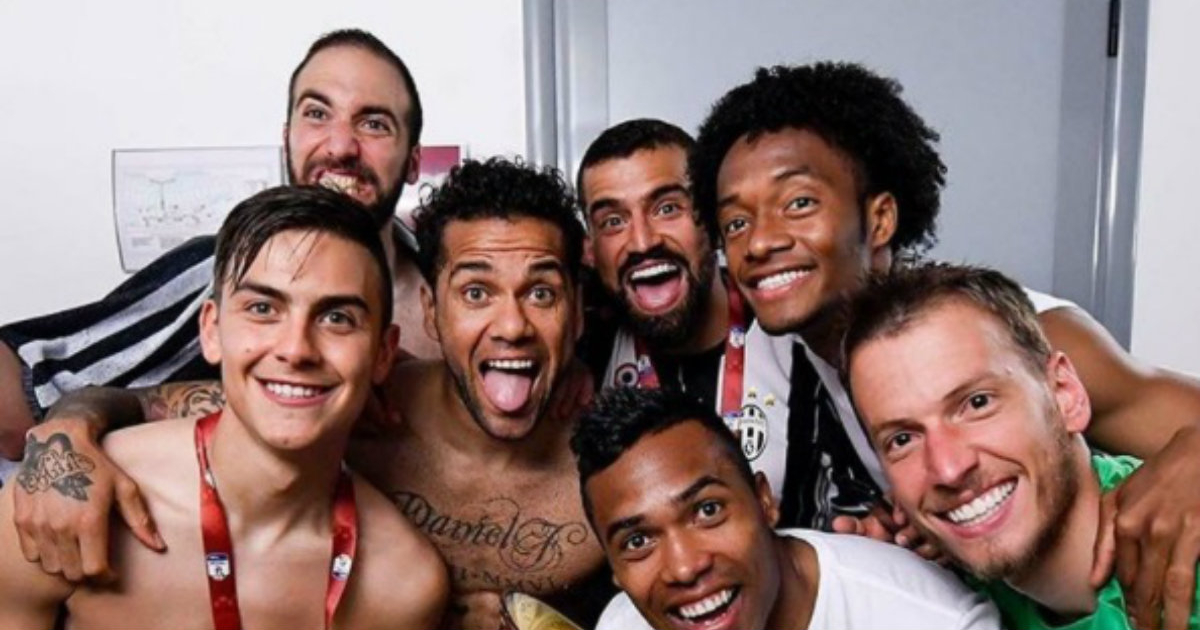 Dani Alves y sus compañeros de la Juventus celebrando la Coppa de Italia © Instagram / Dani Alves