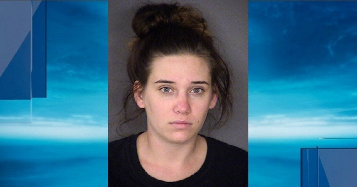 Rostro de la madre arrestada Amanda Hawkins. © Bexar County Sheriff's Office)