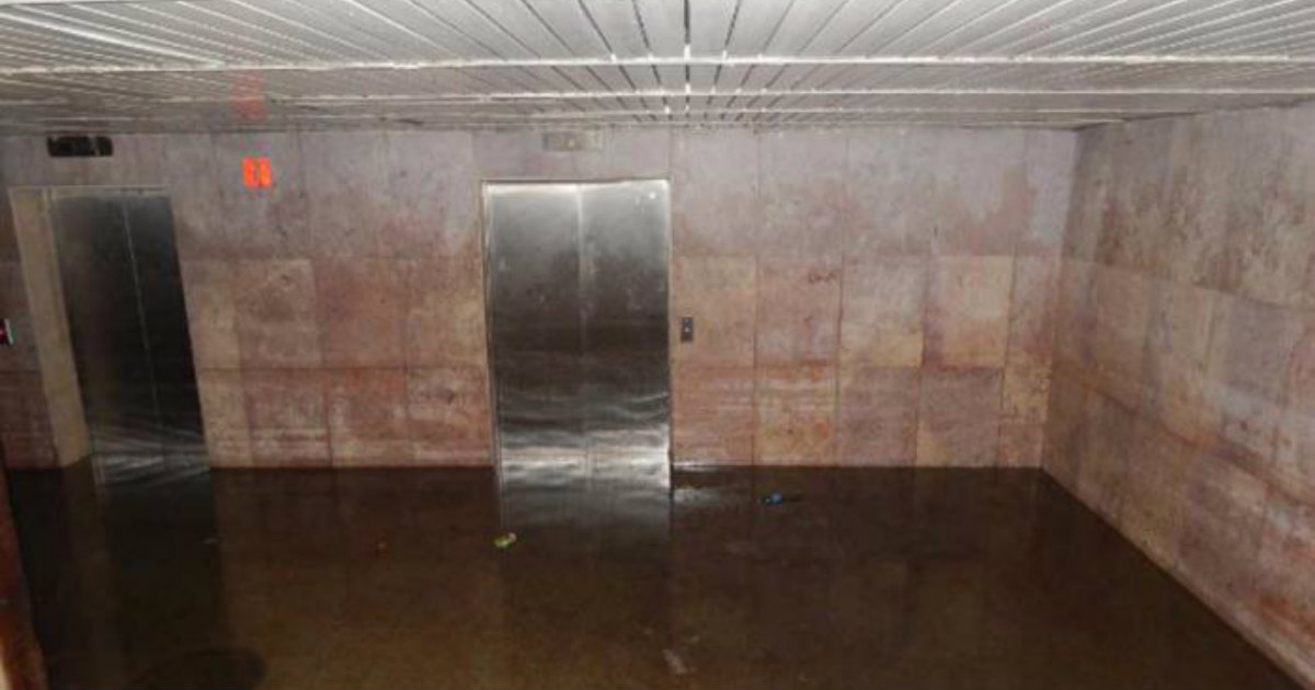Inundado el sótano del Hospital Hermanos Ameijeiras tras paso de huracán Irma © Granma/ Nuria Barbosa León