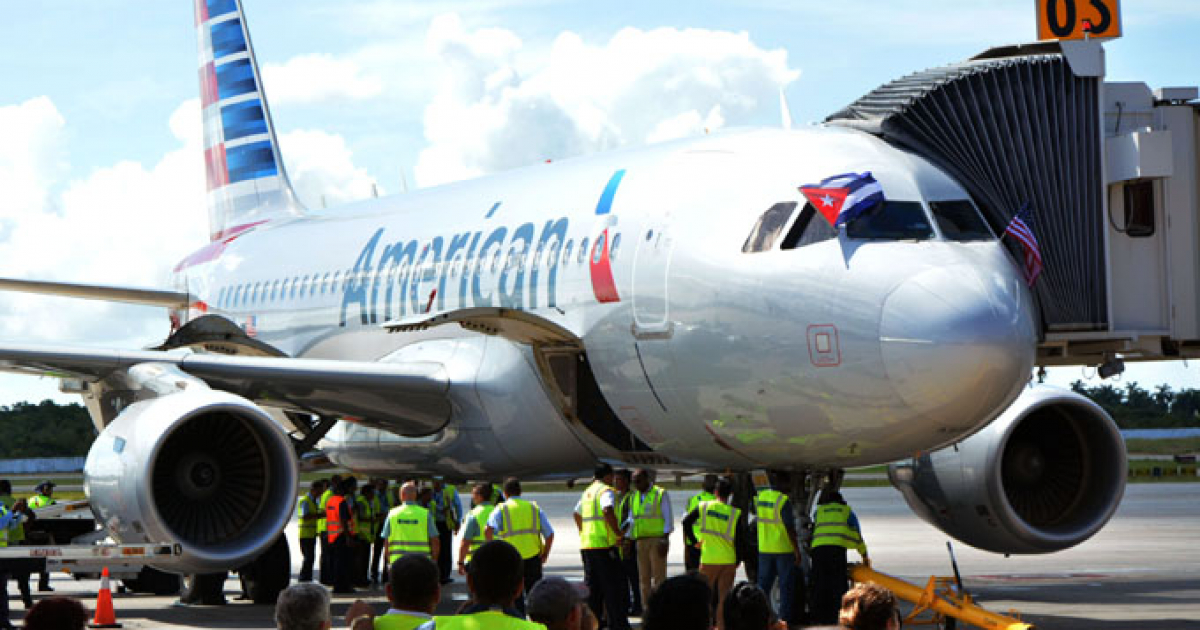 Imagen del aterrizaje del primer vuelo de American Airlines en Varadero © Lademajagua