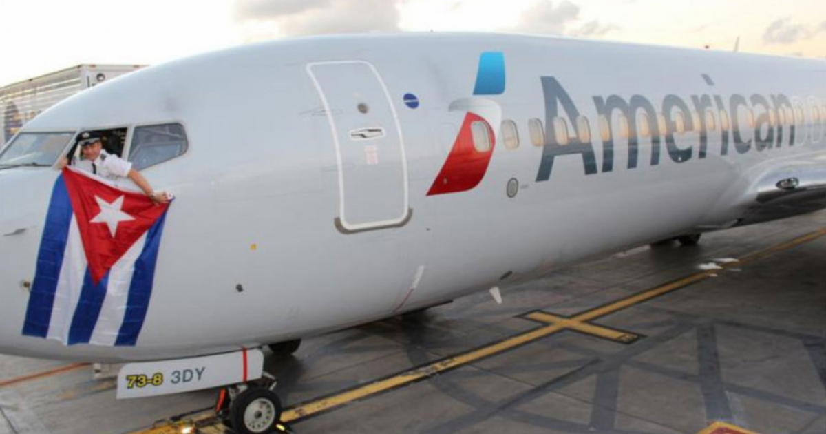 Avión de American Airlines listo para despegar a Cuba © Martí Noticias