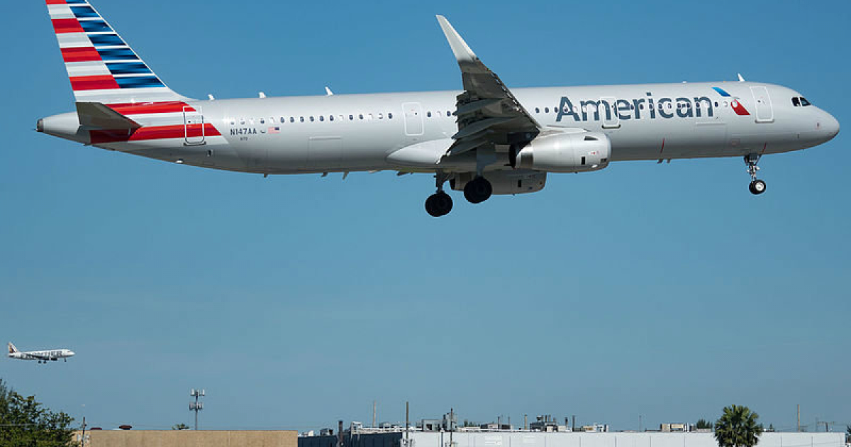 Avión de la aerolínea American Airlines, en pleno vuelo © Wikimedia Commons