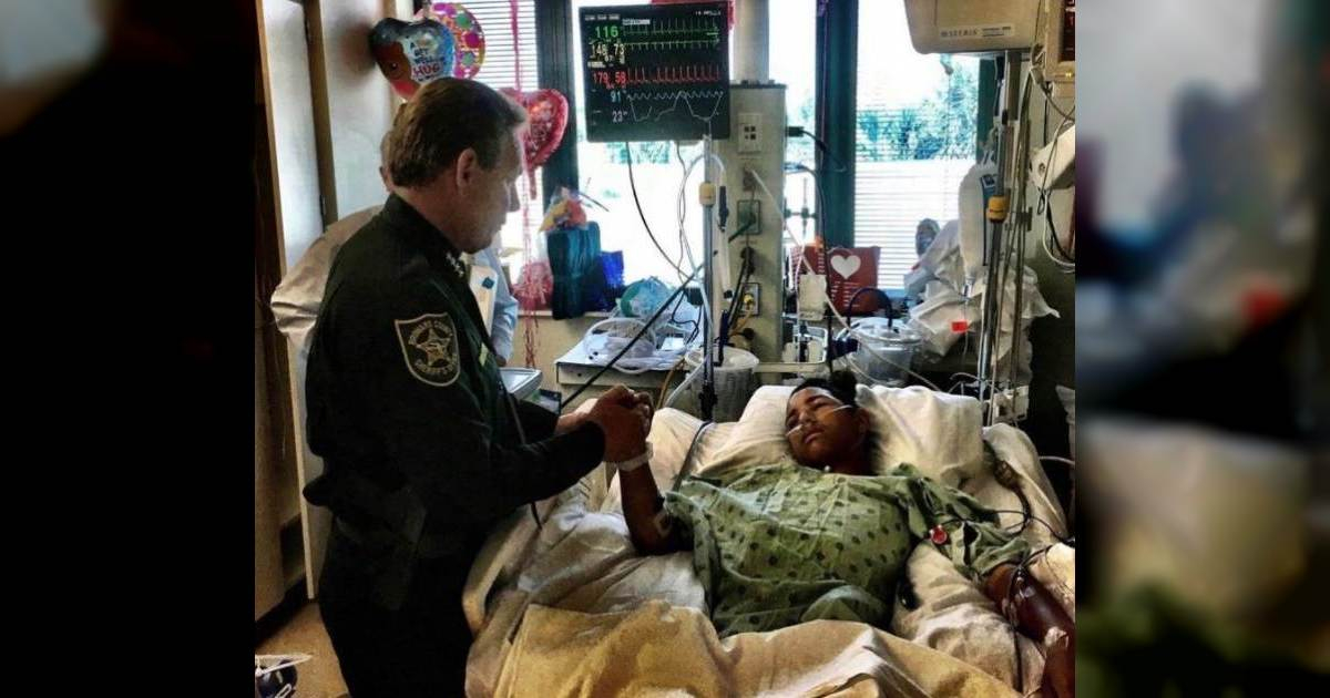 El sheriff de Broward, en el hospital, visitando a Anthony Borges © Broward Sheriff's Office