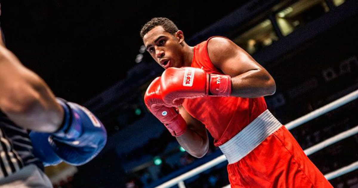 El boxeador cubano Arlen López en pleno combate © AIBA.Boxing