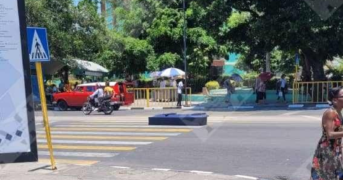 Ataúd se desploma de carro fúnebre en una avenida principal de Santiago de Cuba