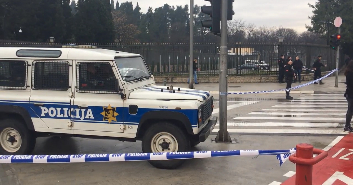 Policía frente a la embajada de EE. UU. en Montenegro © CiberCuba