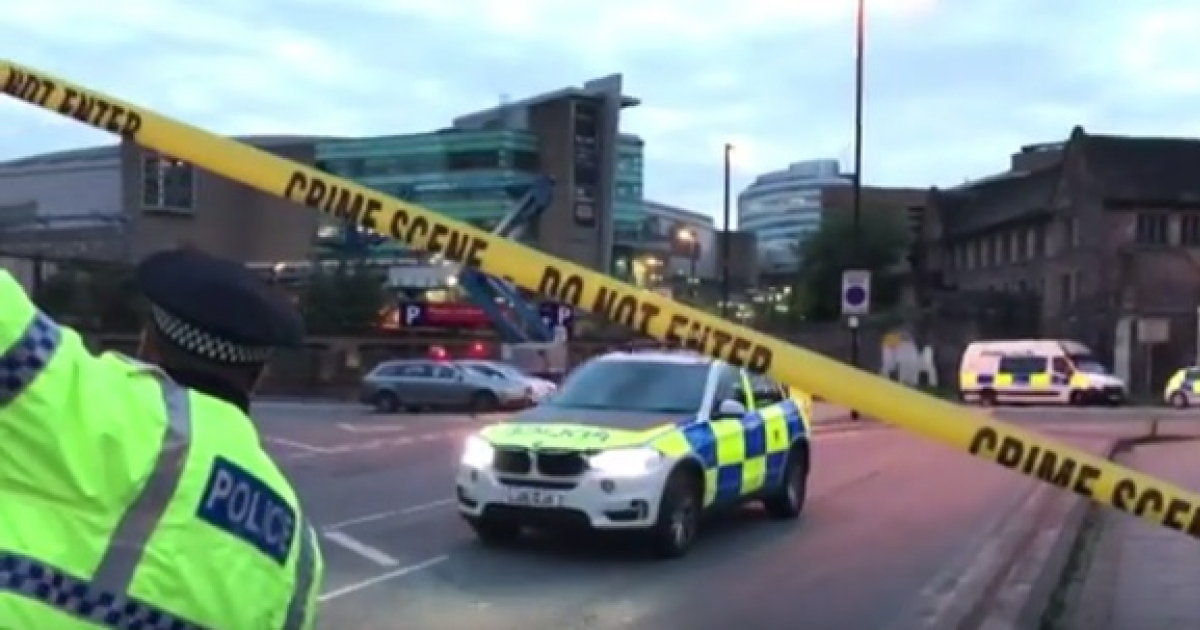 Policía británica vigilan los aledaños de la zona del atentado en Manchester © Diario Las Américas