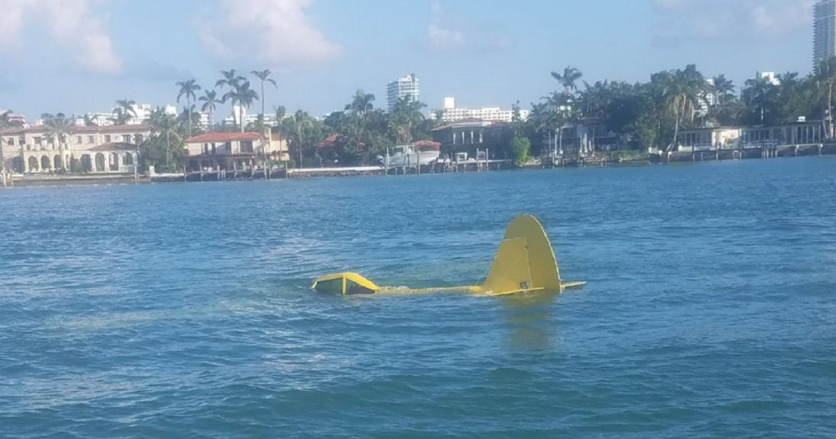 Avioneta en el agua © Miami Beach Police Department