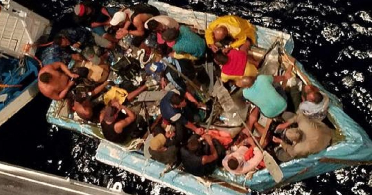 19 balseros cubanos rescatados por Crucero de Carnival © Kim Shealy Hodge/Facebook