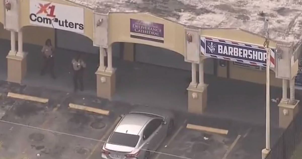 Tiroteo frente a una barbería en Miami © WSVN Screencapture