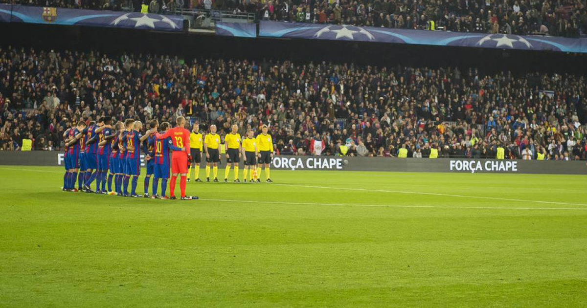 Jugadores del Barça ofreciendo un minuto de silencio por el Chapecoense © FC Barcelona