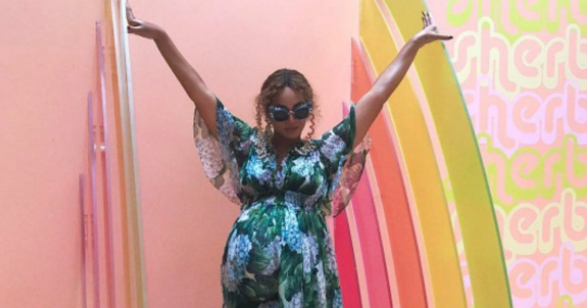 Beyoncé levanta los brazos en una imagen de archivo. © Instagram / Beyoncé