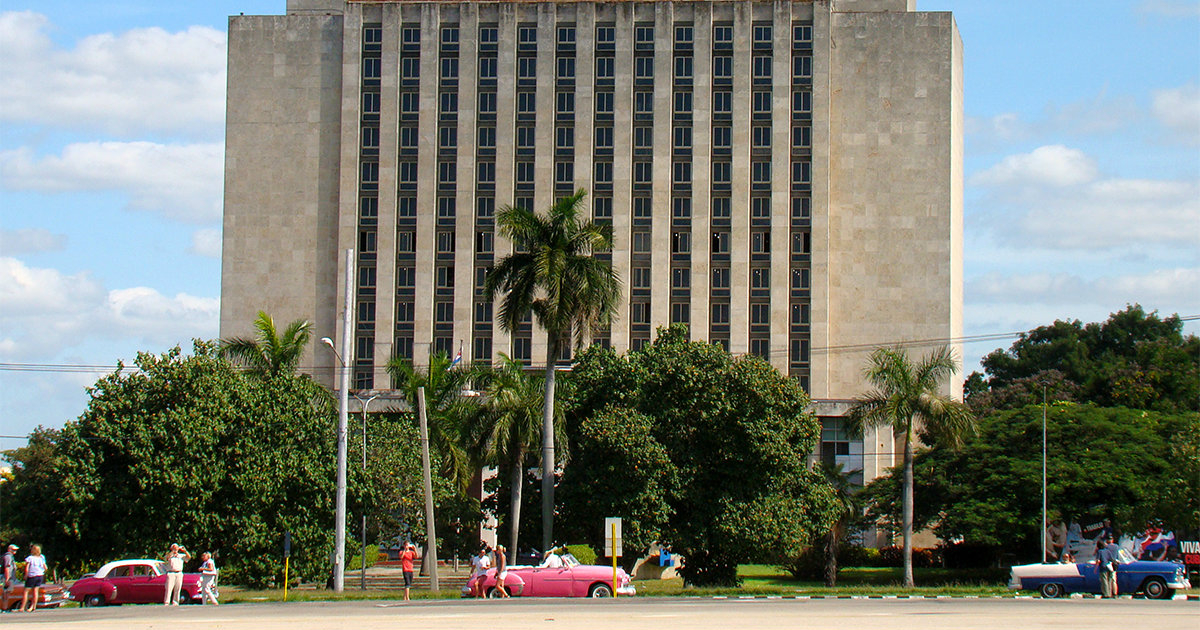 Vista exterior de la Biblioteca Nacional de Cuba en la Plaza de la Revolución © CiberCuba