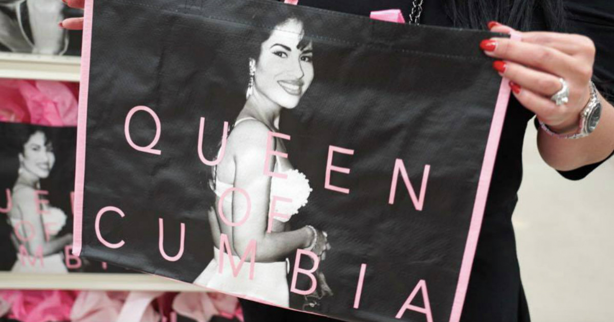 Bolsa inspirada en la reina del Tex Mex, Selena Quintanilla © Facebook/ Selena