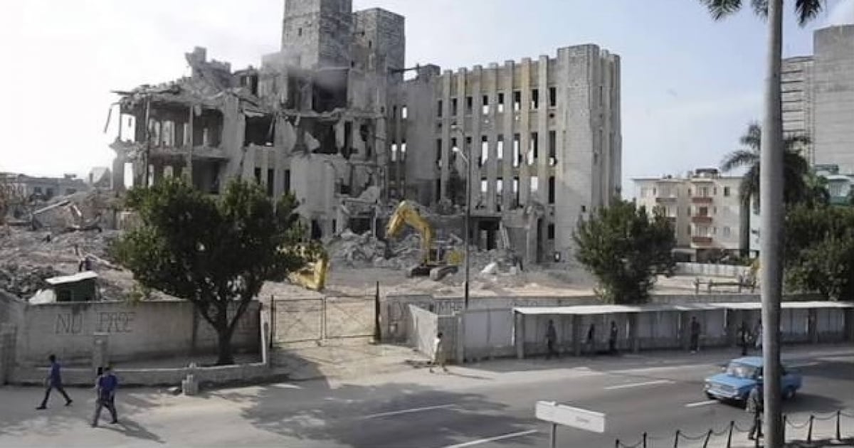 Ruinas del Hospital Pedro Borrás. © Agencia Cubana de Noticias.