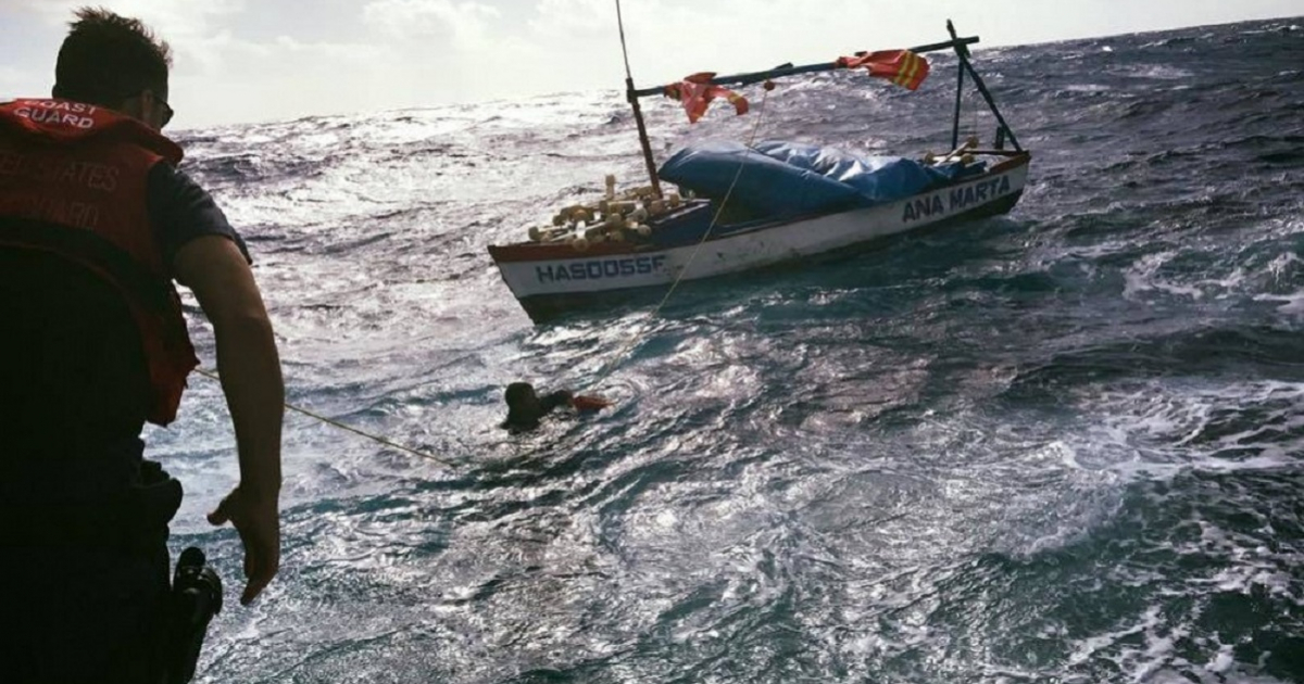 Pescadores cubanos rescatados por Guardacostas EEUU © US Coast Guard