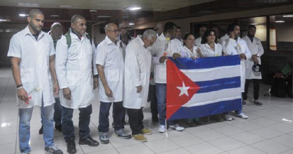 Brigada médica cubana © De regreso en Cuba la brigada médica que socorrió a afectados de terremoto en Ecuador