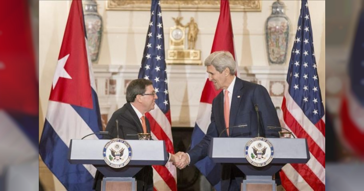 Bruno Rodríguez, junto al ex secretario de Estado John Kerry. © El Periódico de Utah / Flickr Commons