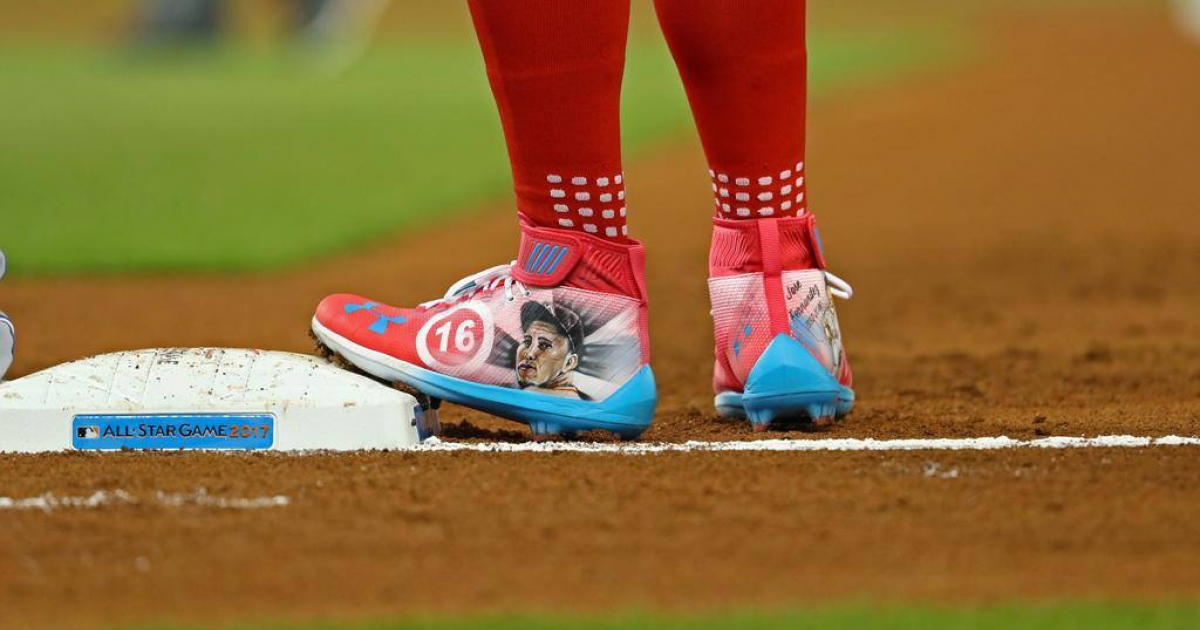 Zapatillas de Bryce Harper en Juego de las Estrellas 2017 © MLB Cuba/Facebook