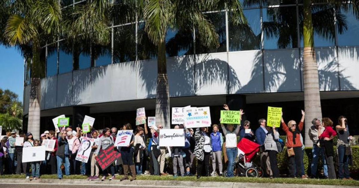 Botan a Marco Rubio de oficina en Tampa © Miami Herald/Twitter